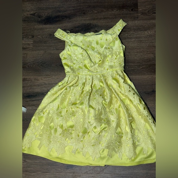 Adrianna Papell Dress Womens size 8 yellow green color flare bottom fit - Picture 8 of 17